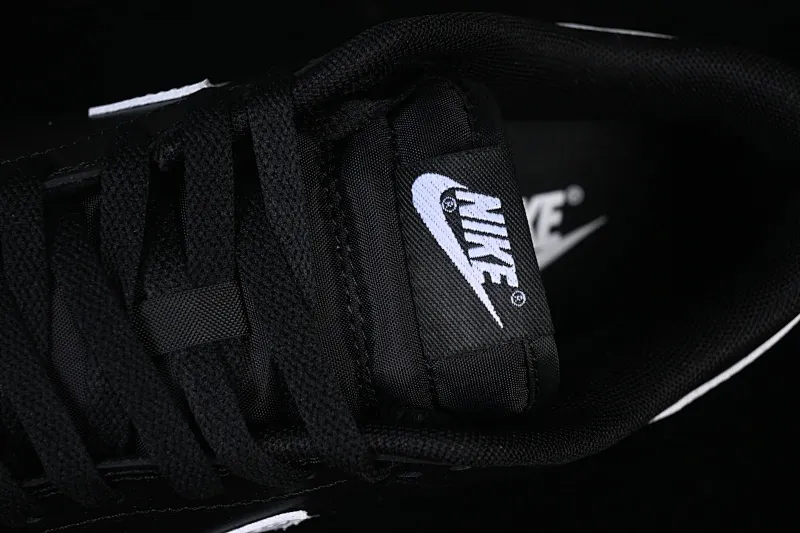 All Categories Nk SB Dunk Series Nk SB Dunk Low Low-top sneakers Nike SB Dunk Low All black and white hook Low-top casual sneakers IO7606-010